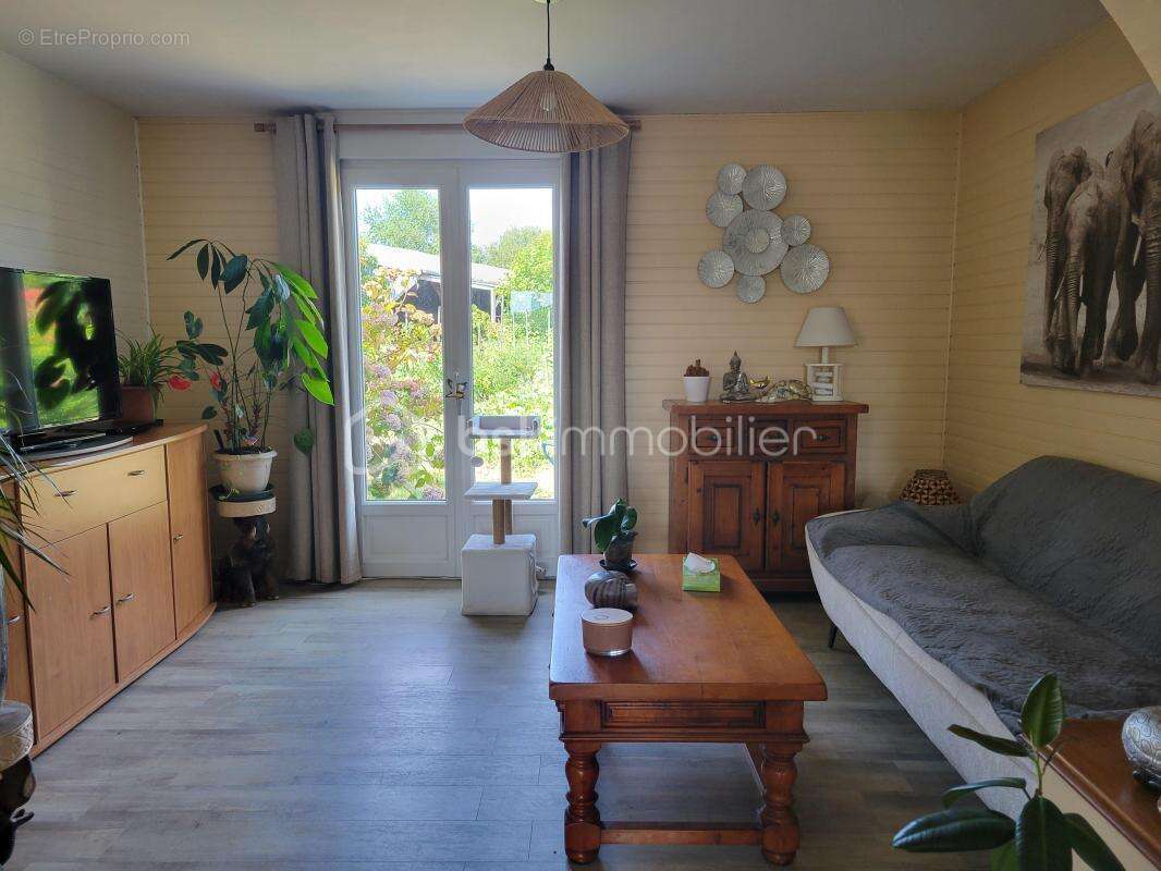 Maison en pierre de caractère avec grand terrain, dépendances et jardin nourricier - photo 6