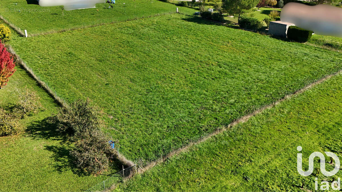 Terrain 2614 m² à Bassac  - photo 2
