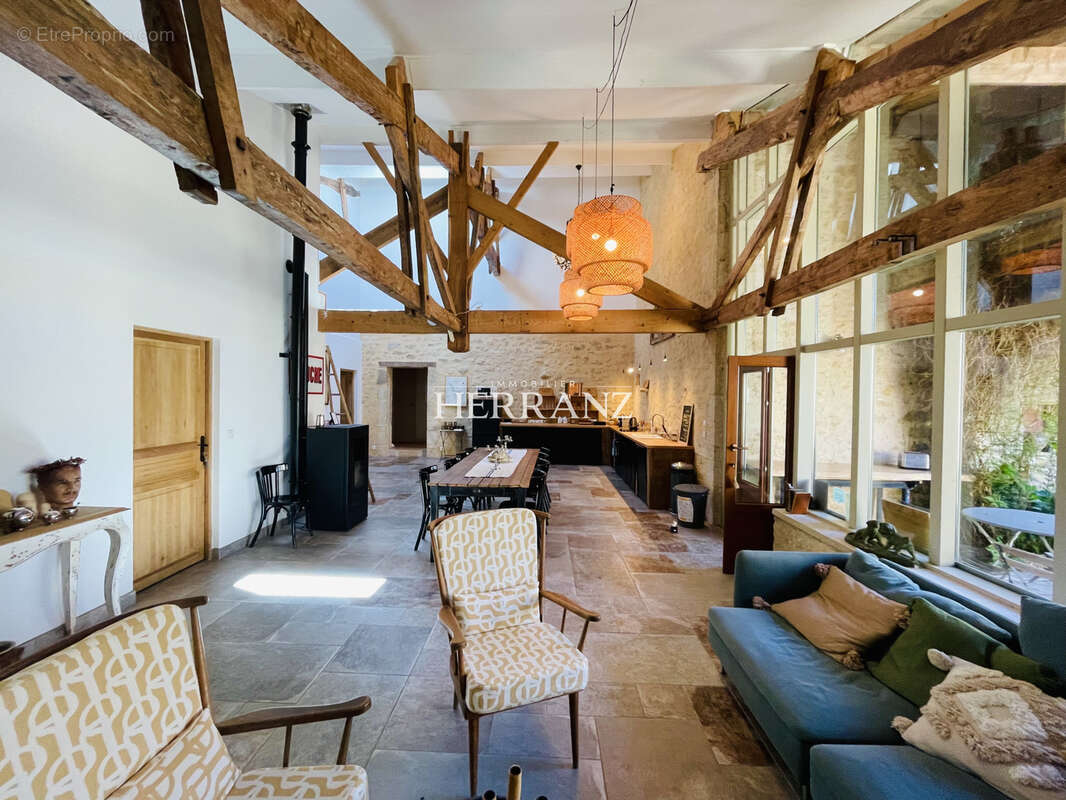 Maison de caractère 450 m2   Chambres d’hôtes / gîte - photo 4
