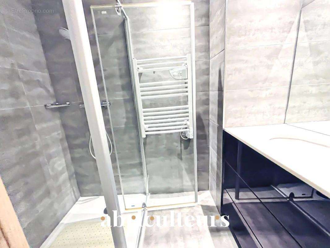 Élégant appartement rénové - 4 Pièces - Terrasse - 84m² - Vue mer panoramique - Juan-les-Pins - photo 19
