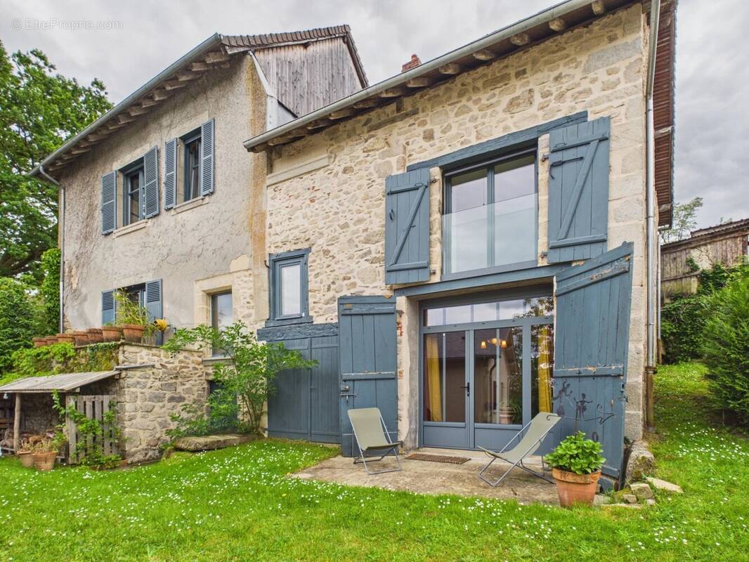 Maison à RILHAC-LASTOURS
