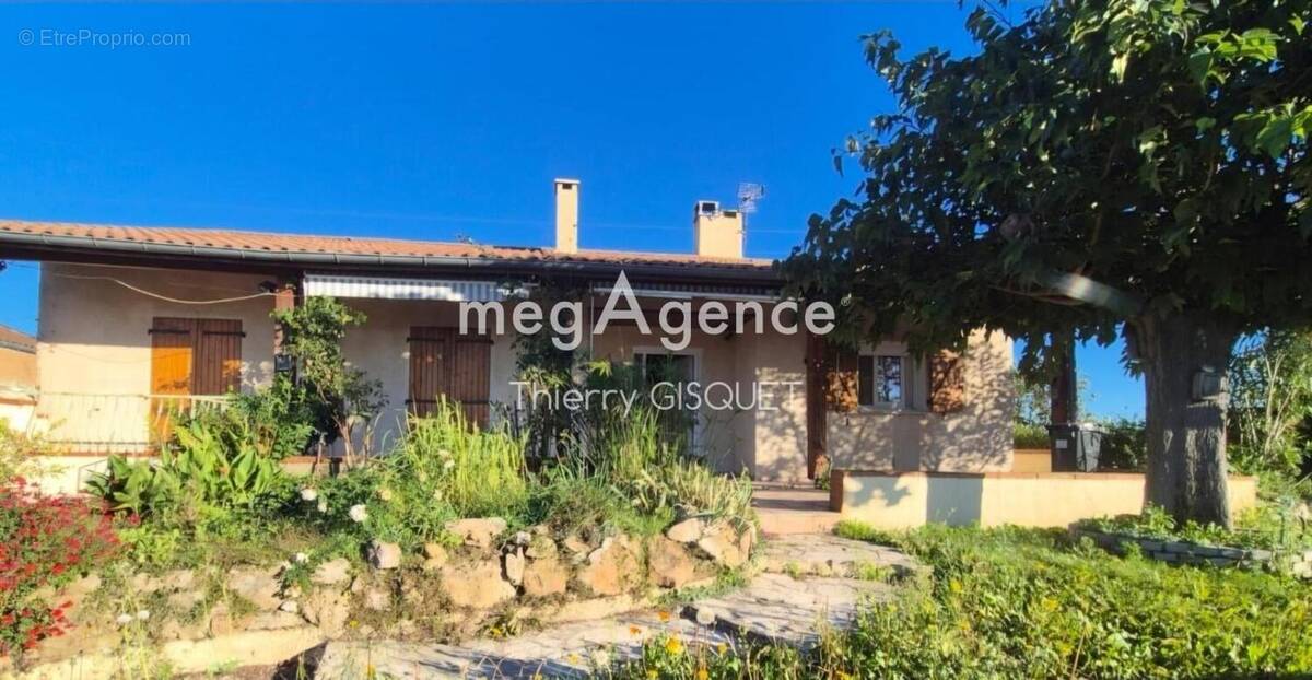 Maison à PINS-JUSTARET