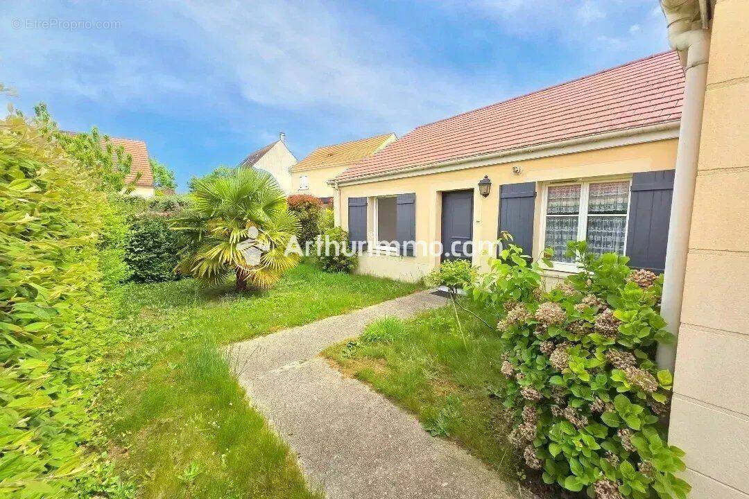 Maison à SAVIGNY-LE-TEMPLE