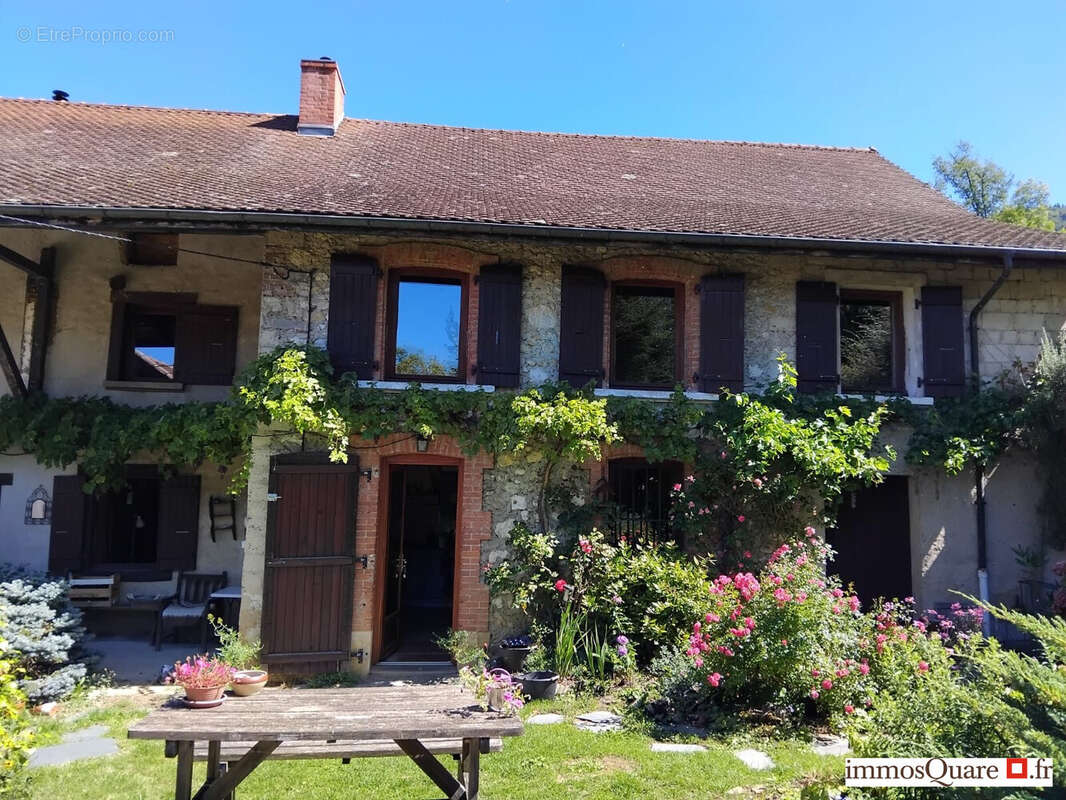 Maison à SAINT-BUEIL
