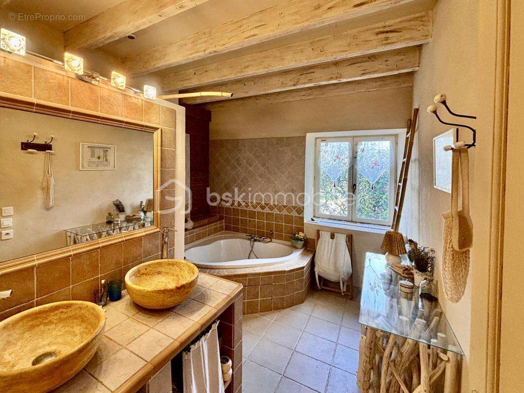 Maison à LA BAUME-DE-TRANSIT