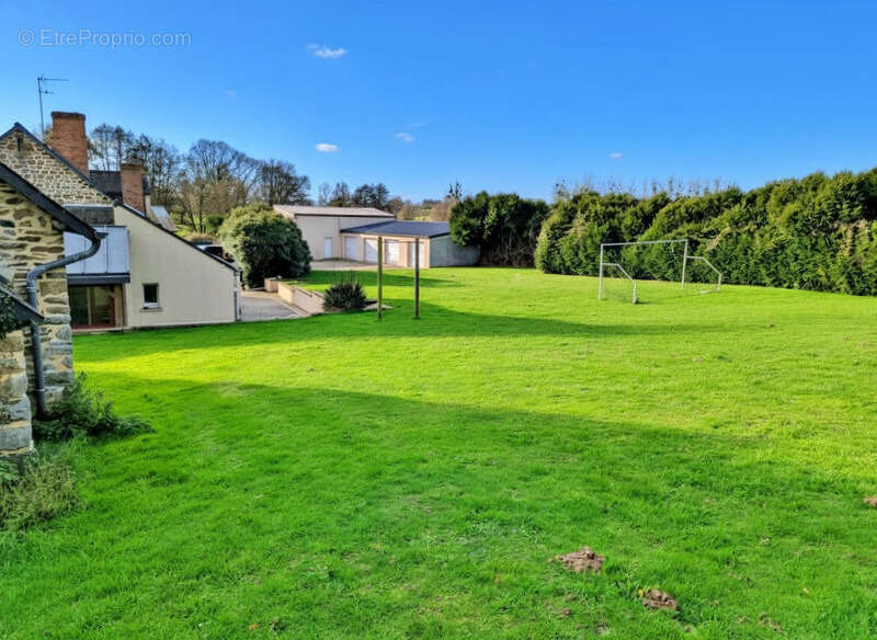 Maison à LA CHAPELLE-JANSON