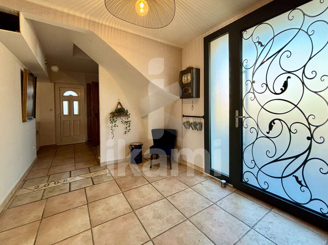 Maison à LAUDUN-L'ARDOISE