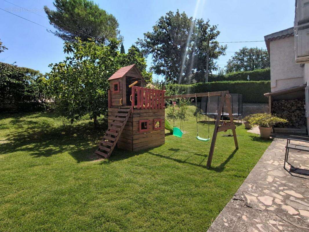 Maison - dépendances - stationnements - bi famille - photo 9