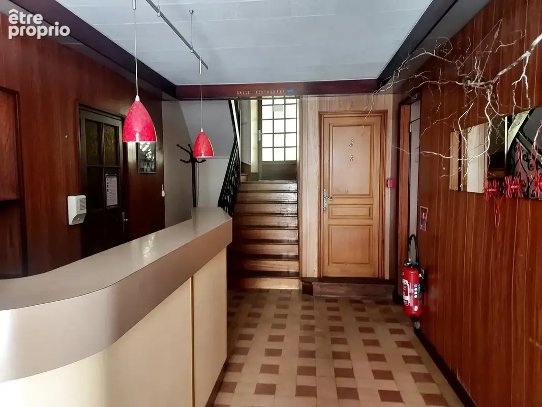 Ensemble immobillier comprenant ancien restaurant ( licence iv ), 7 chambres studio a louer - photo 6