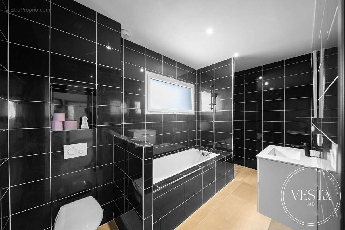 Maison à COLLONGES-LES-PREMIERES