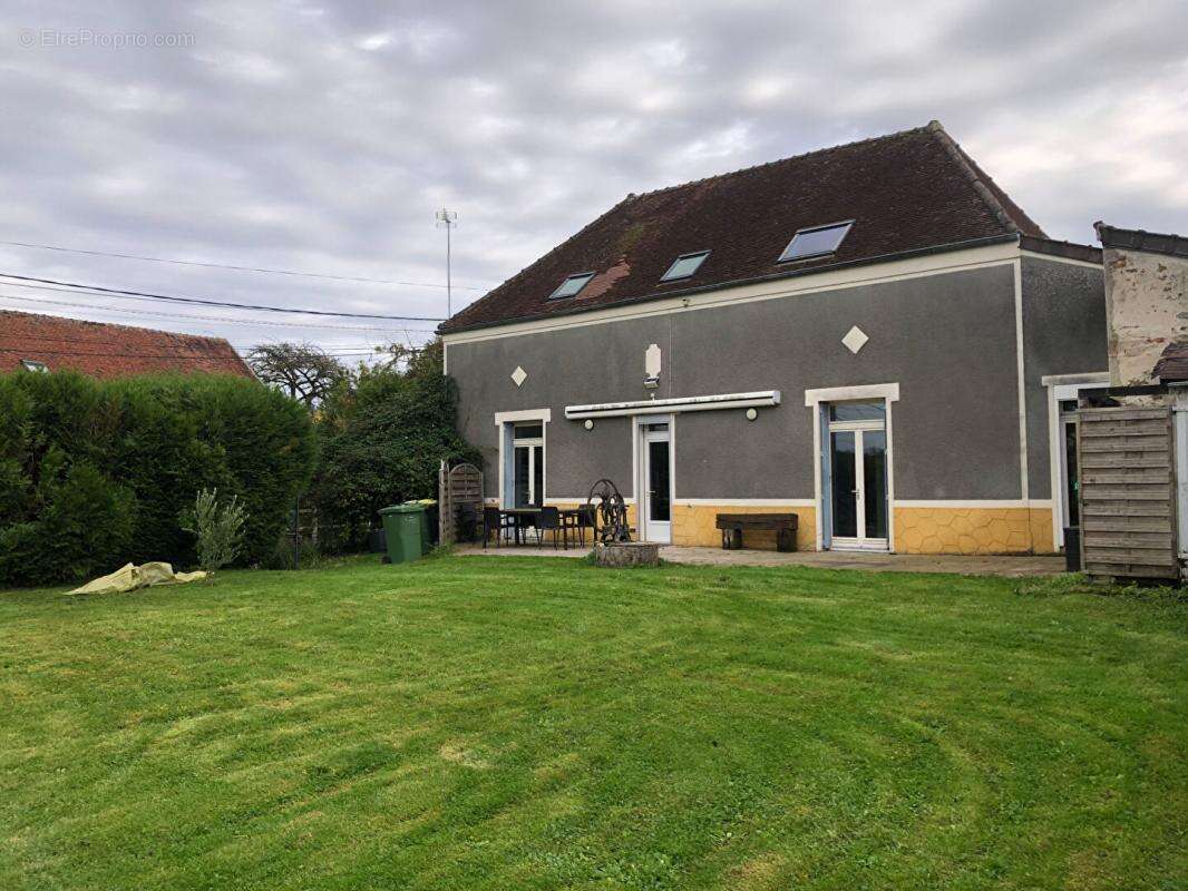 Maison de caractère -192 m² - Terrain 1 435 m² - photo 2