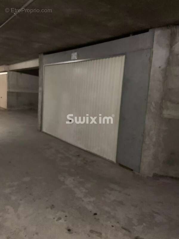 Garage / Entrepôt de plein centre-ville — Cavalaire-sur-Mer - photo 5