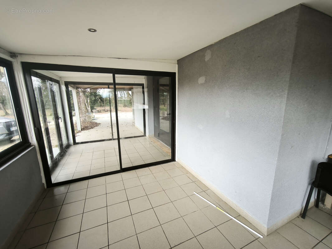 Appartement à LIVERS-CAZELLES