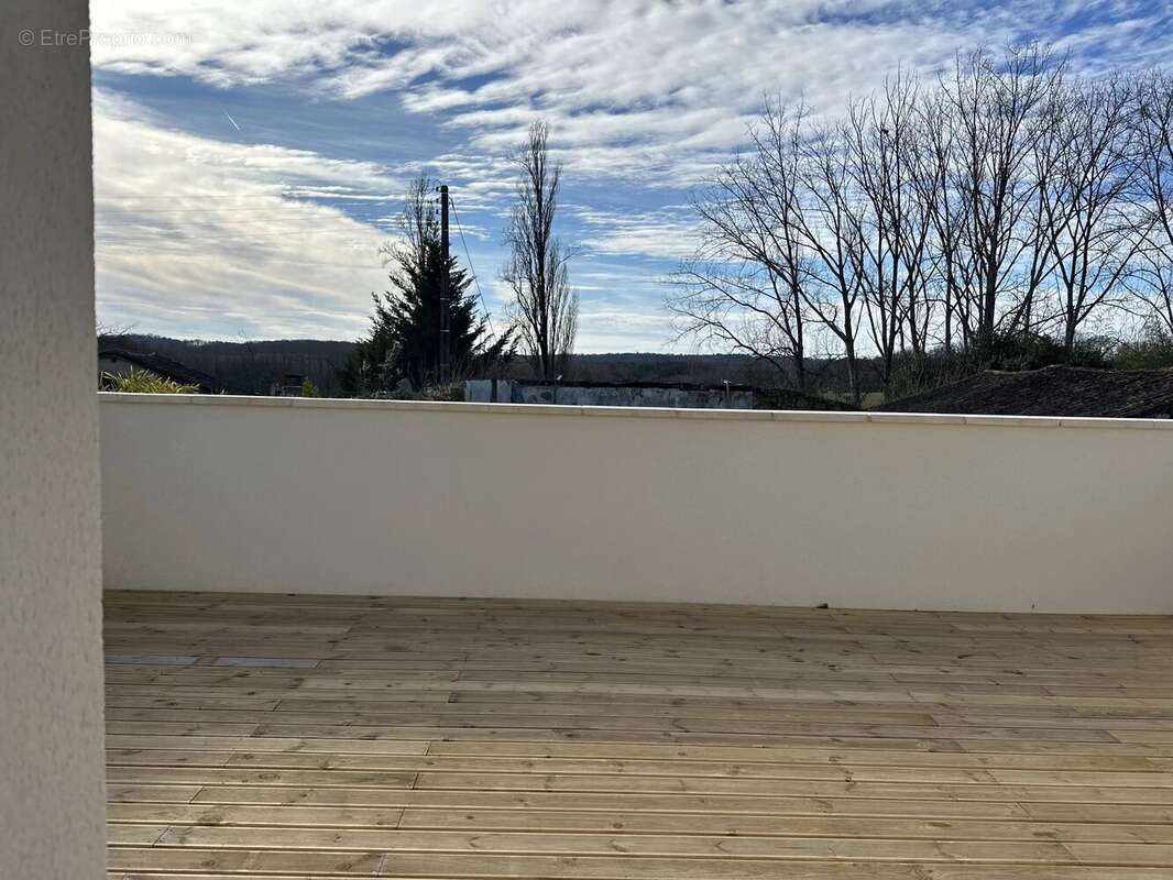 Maison à MONTIGNAC-LE-COQ