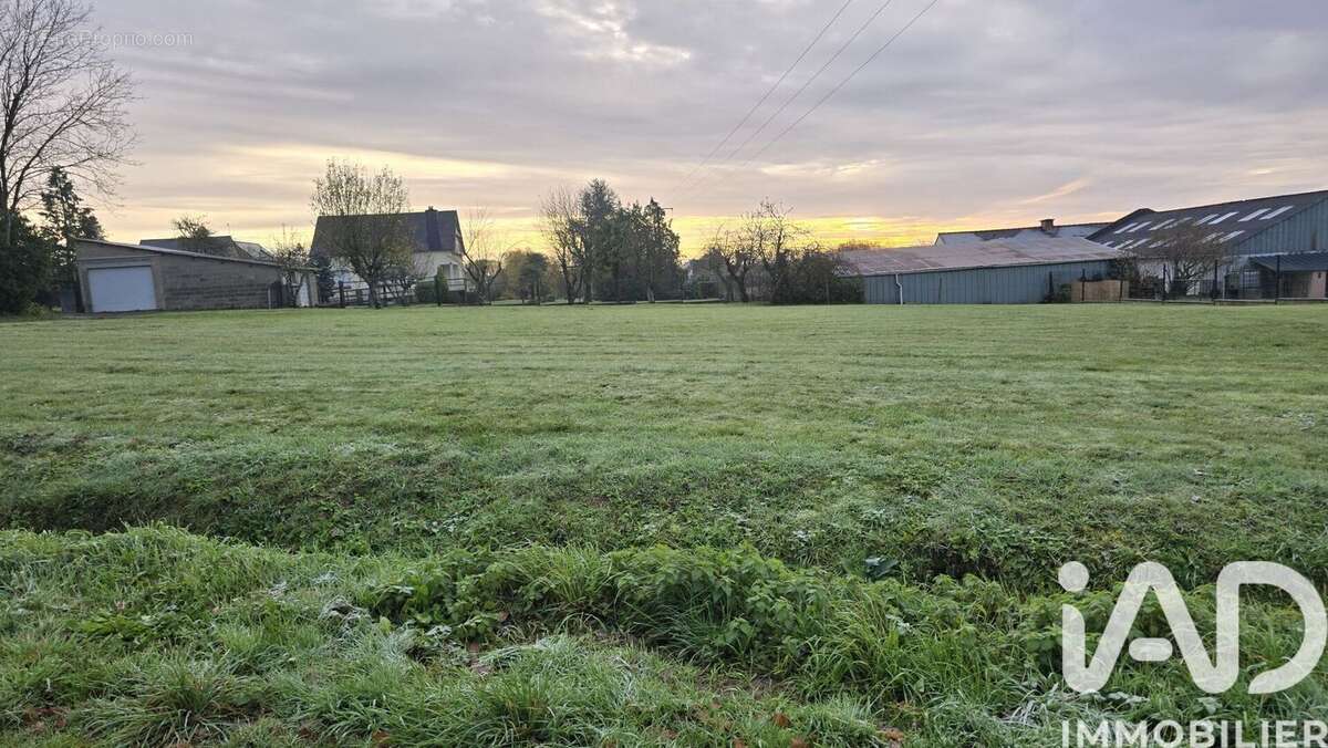 Photo 2 - Terrain à LIVRE-SUR-CHANGEON