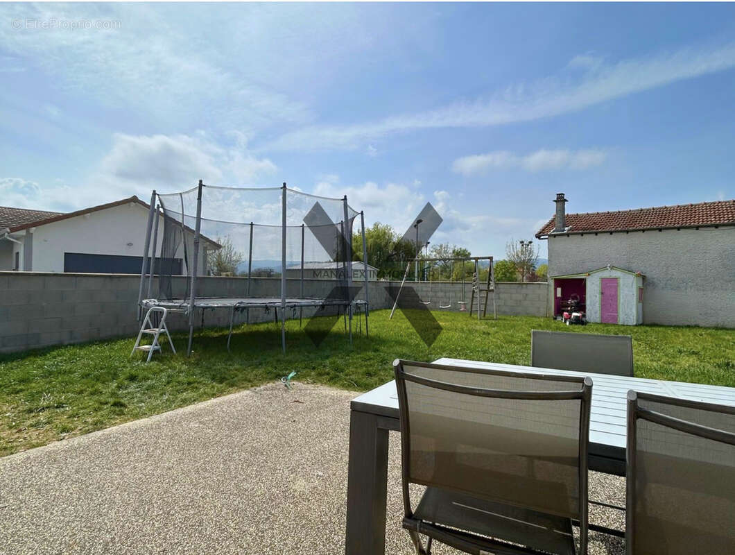 Maison à SAINT-GERMAIN-LESPINASSE