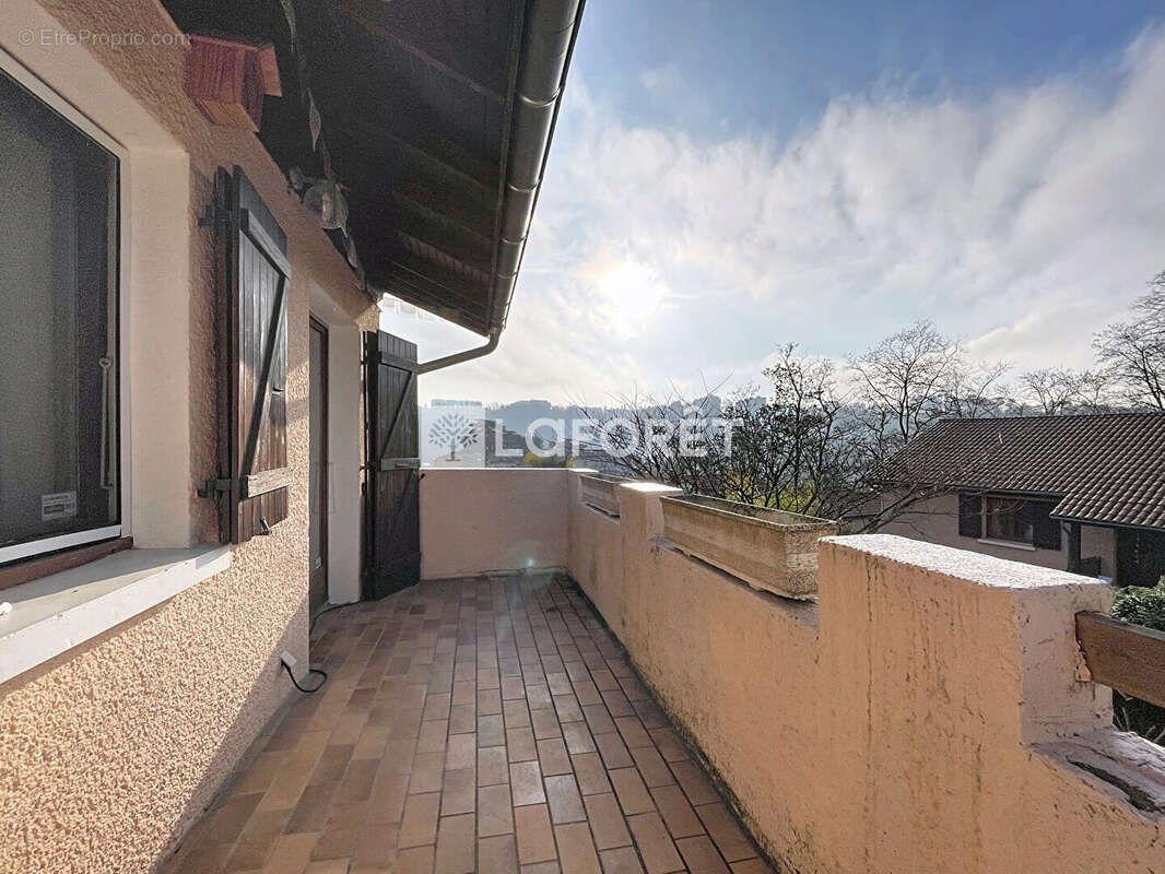 Maison à COLLONGES-AU-MONT-D'OR