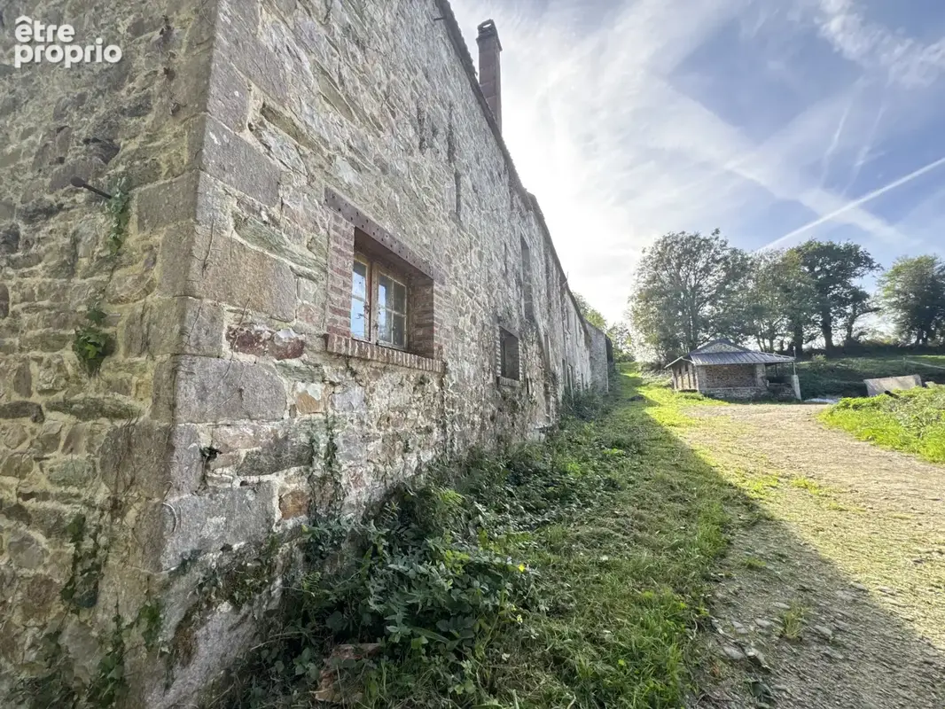 Jolie maison en pierres avec jardin et dependances a renover - photo 5