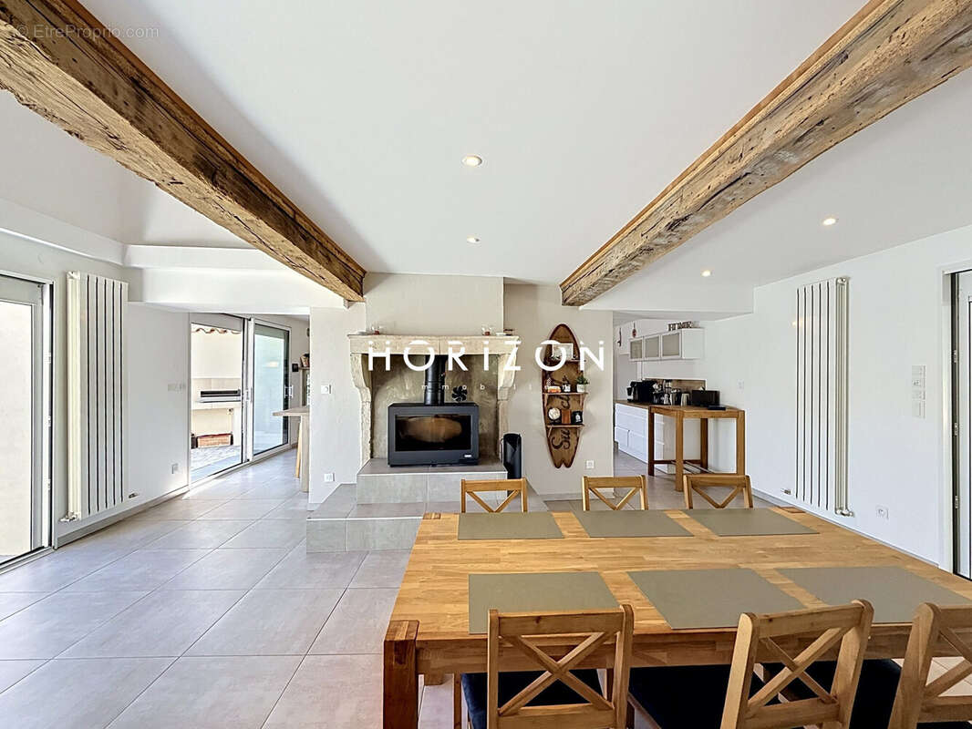 Maison 200 m² à Romaneche-Thorins  - photo 6