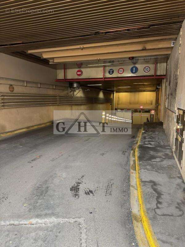 Commerce à PARIS-17E