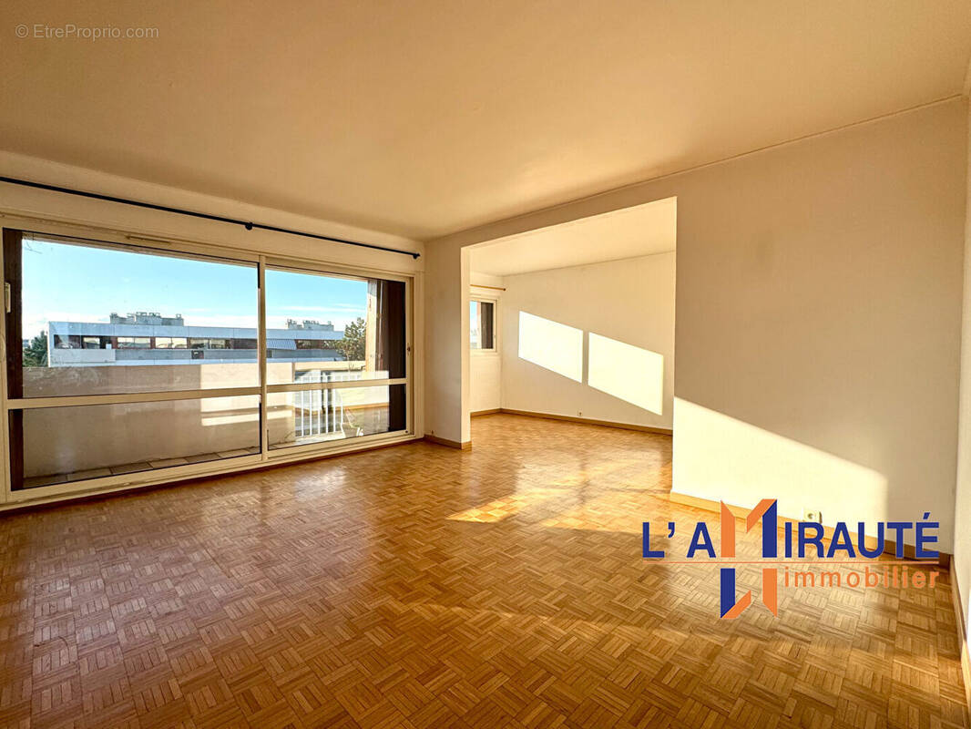 Appartement à HOUILLES