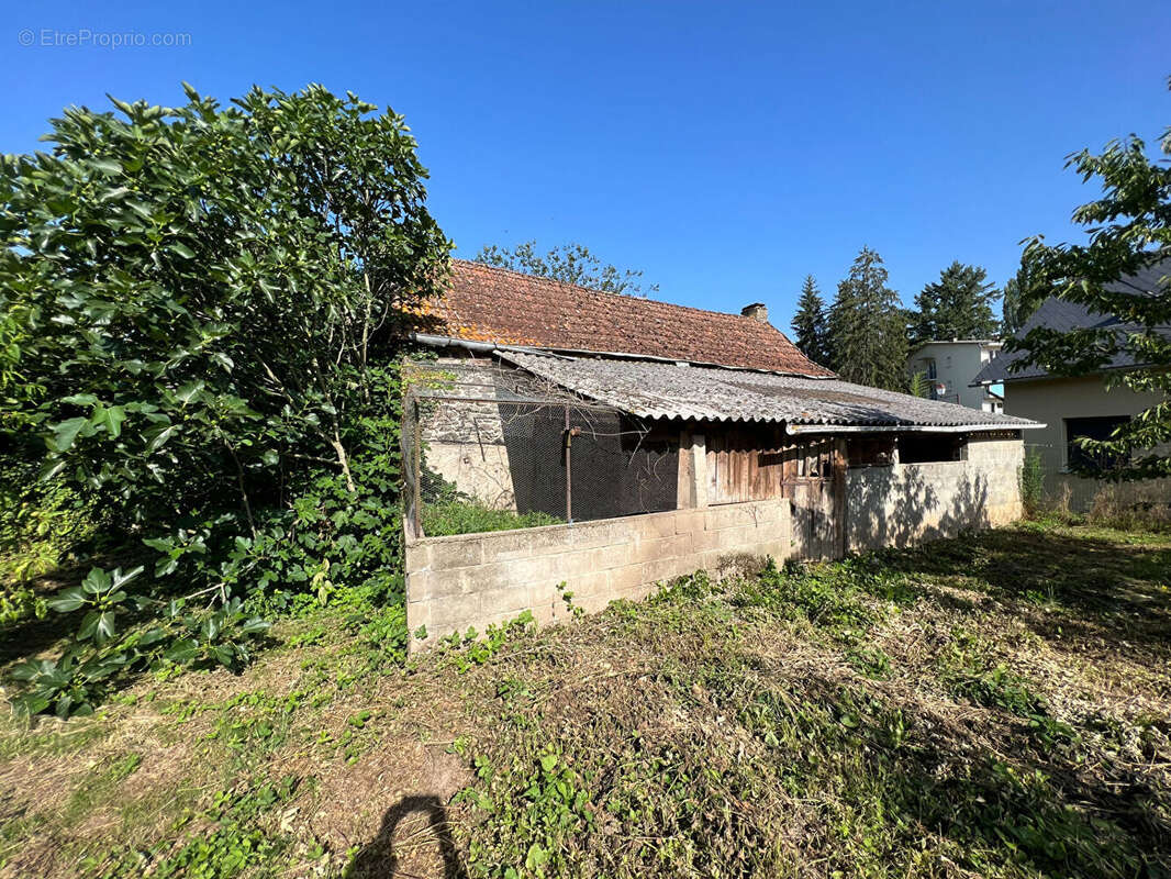 A VENDRE - Ancienne écurie avec terrain attenant - 85 m² développés - SAINT GENIEZ D'OLT - photo 3