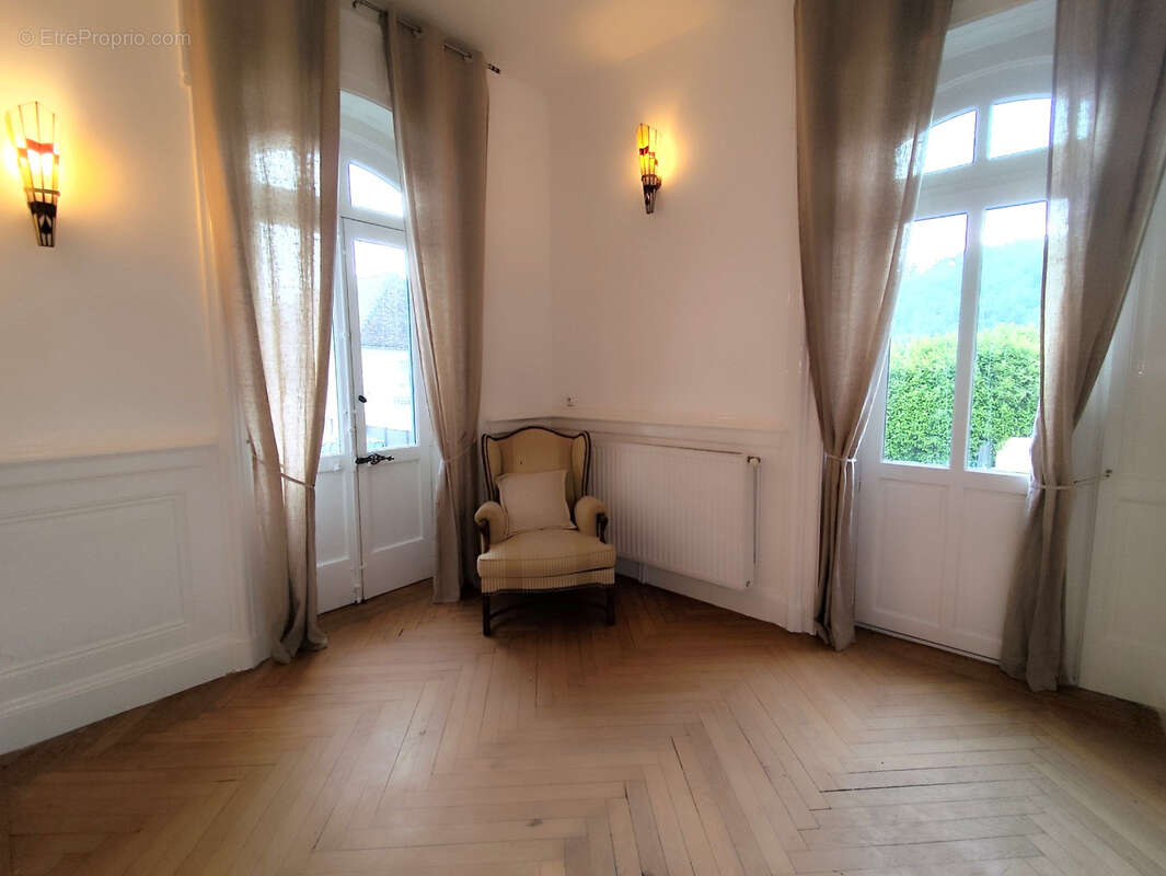 Appartement à CHAZEY-BONS