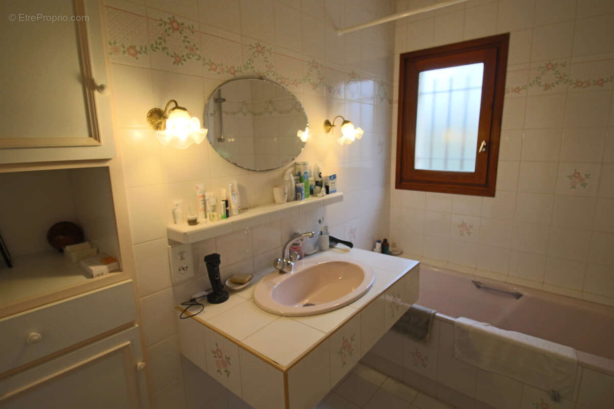 Maison à PUY-L&#039;EVEQUE