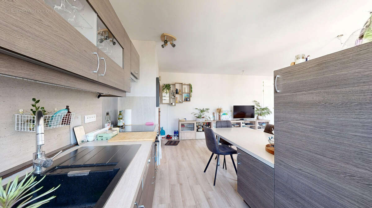 Les clayes sous bois, appartement avec balcon, cave et parking. - photo 3