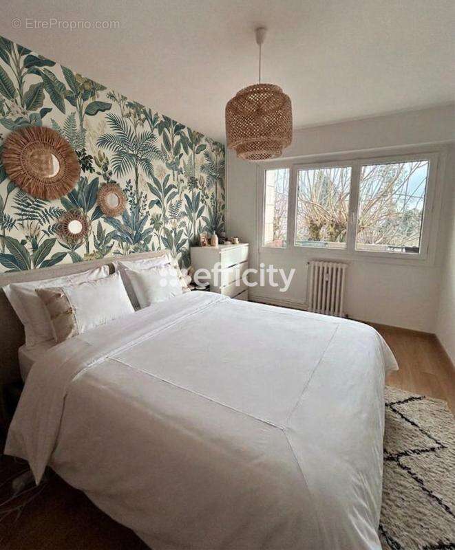 Appartement à VERRIERES-LE-BUISSON