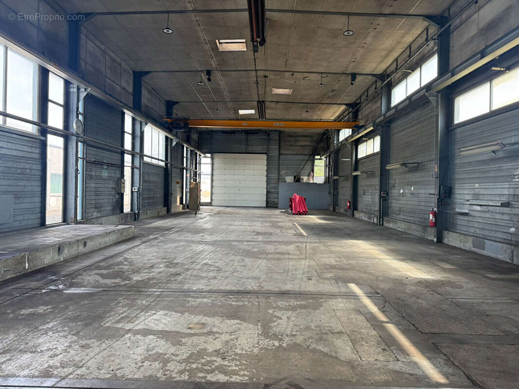 Bâtiment d'activité avec bureaux - 2245 m² - Zone Reims/Tinqueux - photo 2