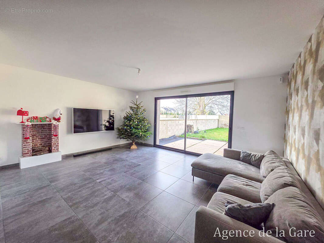 Maison à SARTROUVILLE