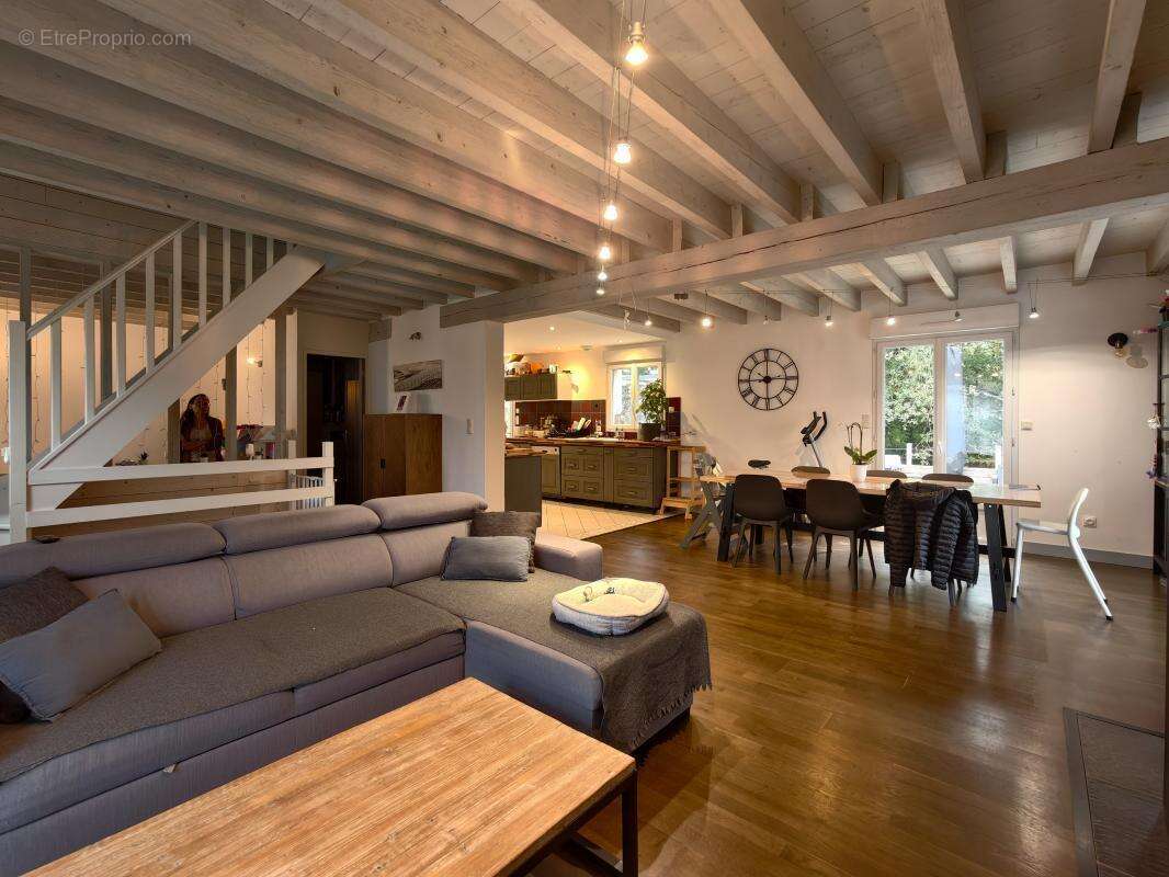 Maison à NEUILLE-PONT-PIERRE