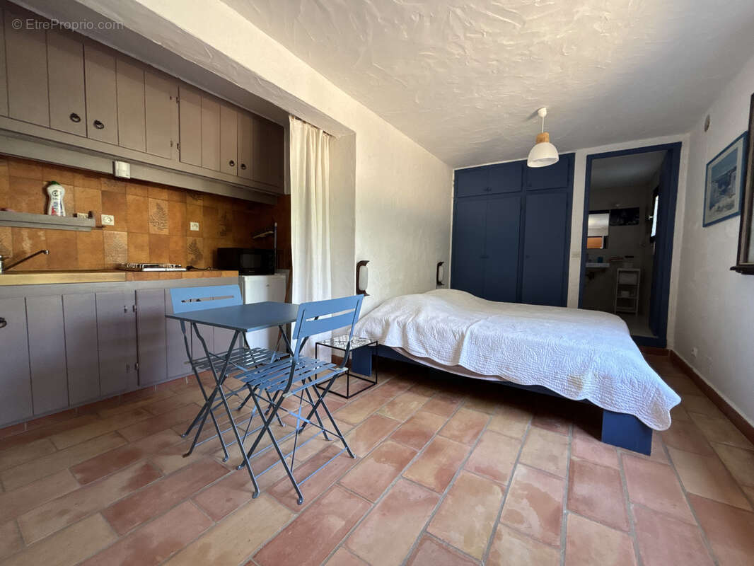 Villa avec vue mer panoramique édifiée sur un terrain de plus de 4150m2 avec piscine. - photo 18