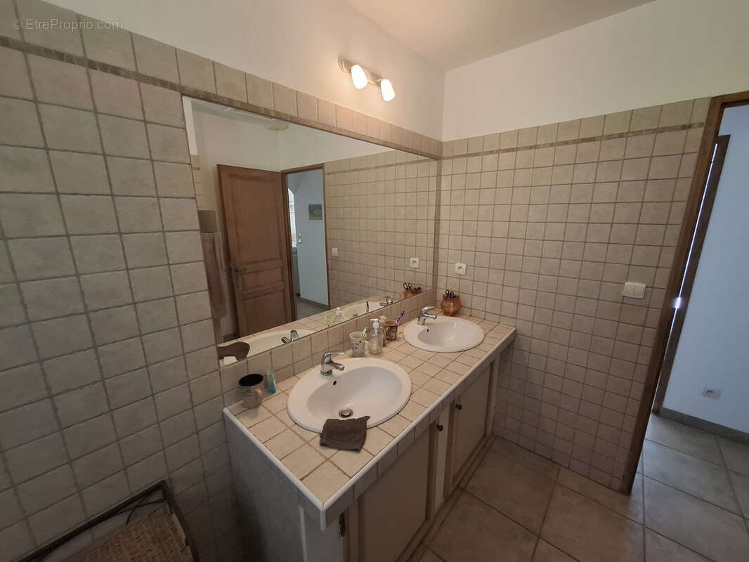 Maison à FONTVIEILLE