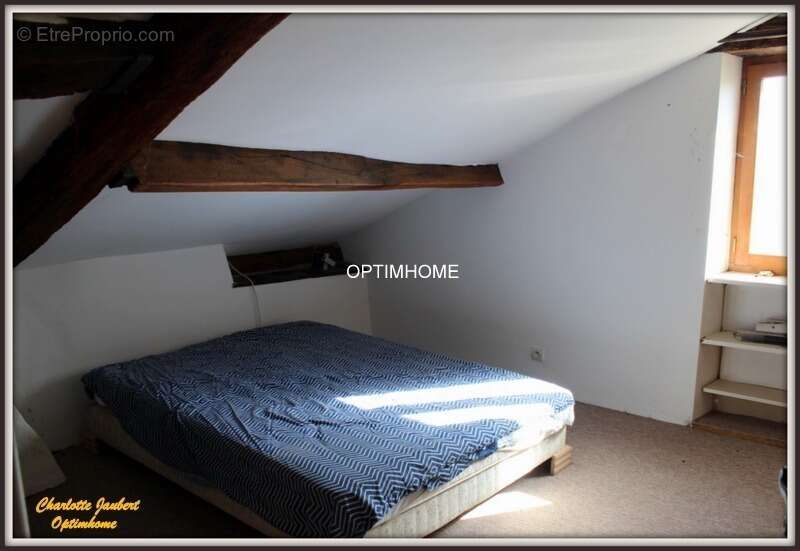 Maison à MONTMOREAU-SAINT-CYBARD