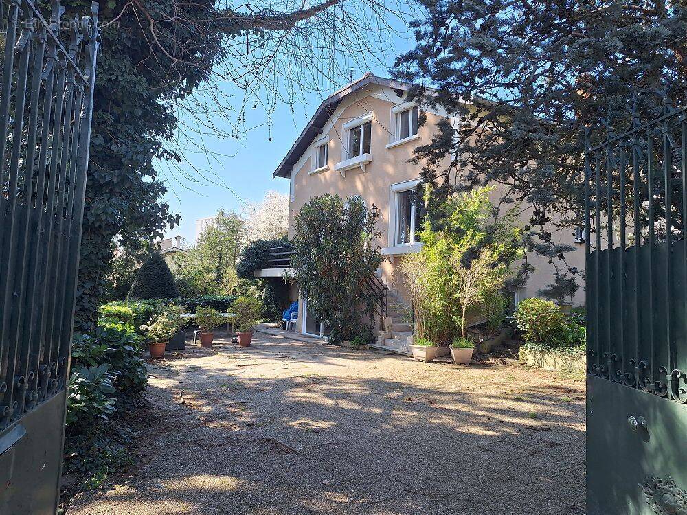 Maison à SAINTE-FOY-LES-LYON