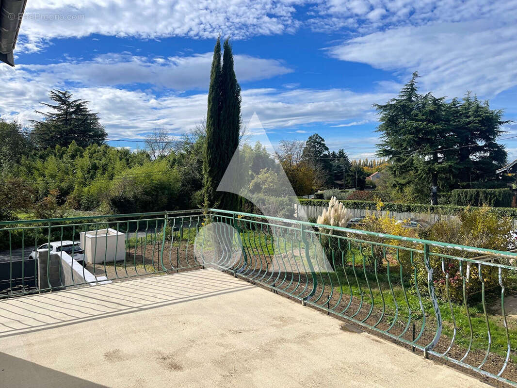 Appartement à REYRIEUX