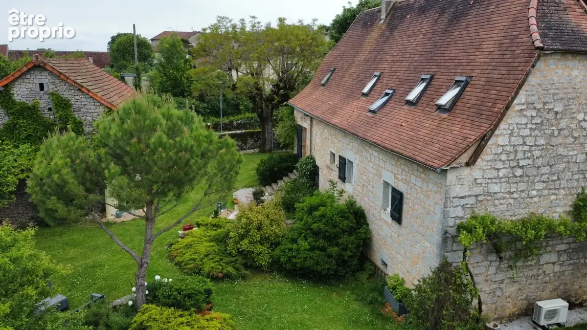 Très belle propriété en pierre avec dépendances et piscine - photo 3