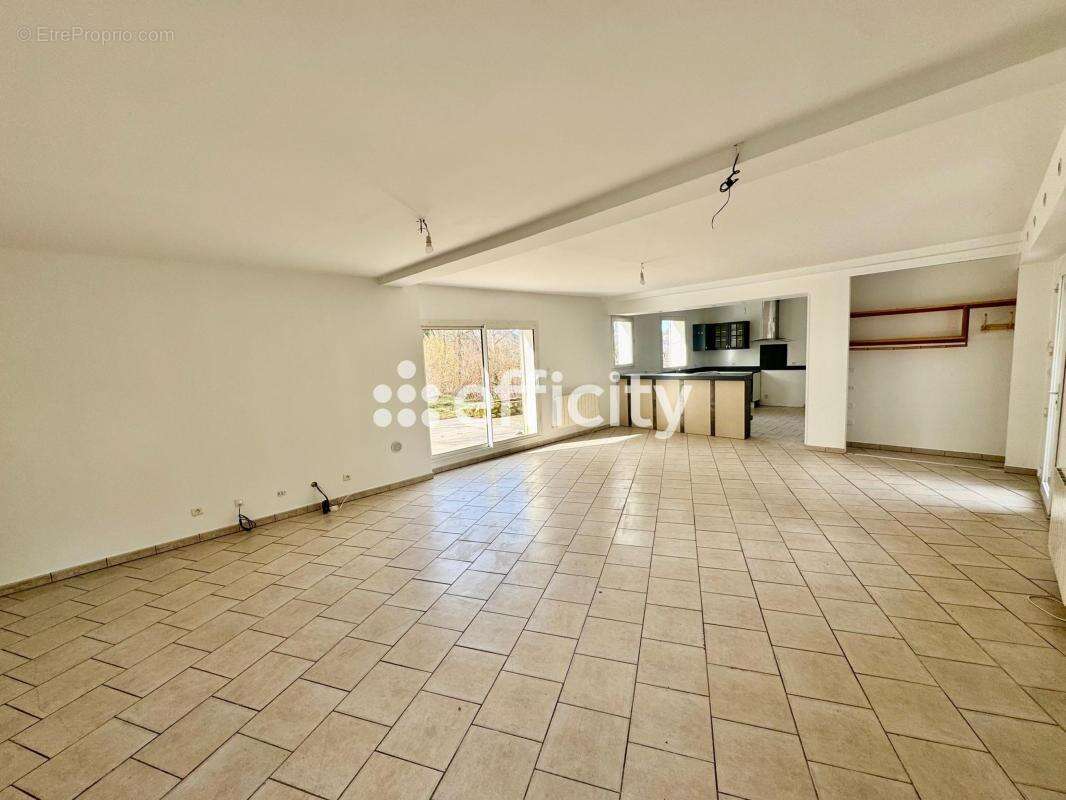 Maison 178 m² à Thiers  - photo 4