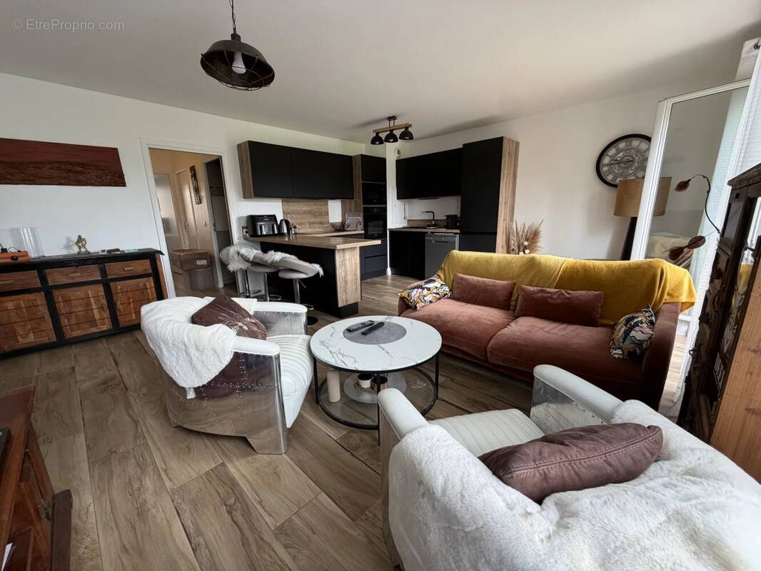 Appartement à LE MESNIL-SAINT-DENIS