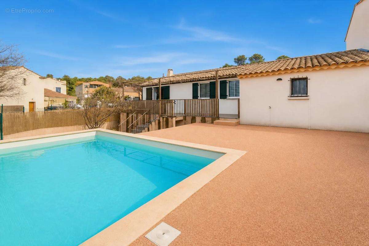 Maison à LA BASTIDE-DES-JOURDANS