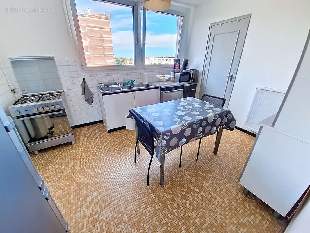 Appartement à PIERRE-BENITE