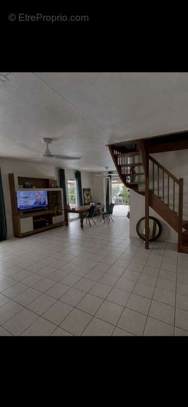 Maison à REMIRE-MONTJOLY