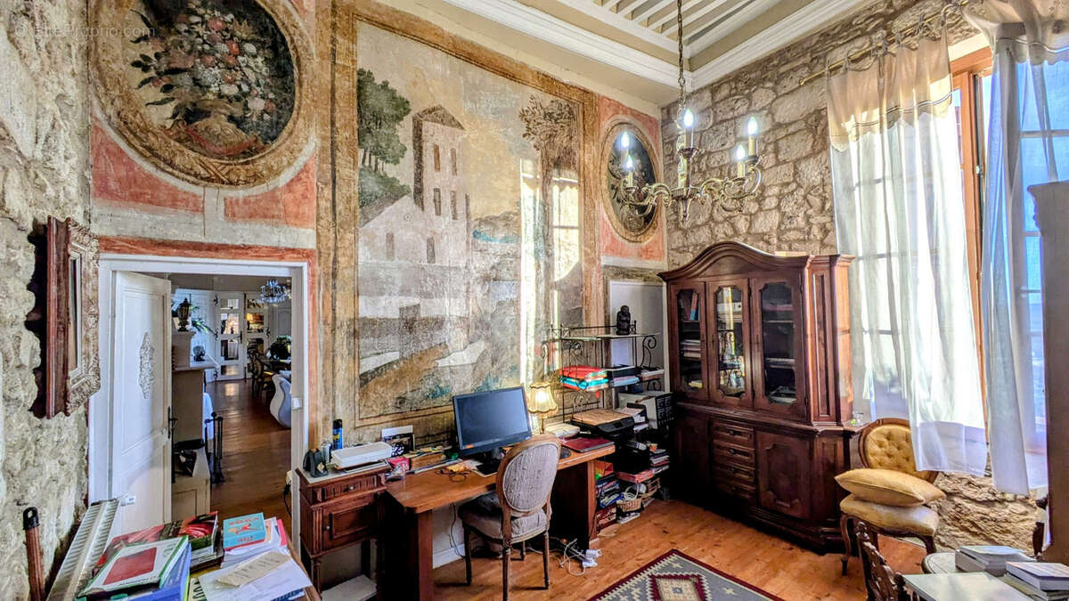 Château médiéval XII e Siecle rénové entre mer et Montagne avec vue  en 360 degrés sur la vallée verdoyante - photo 17
