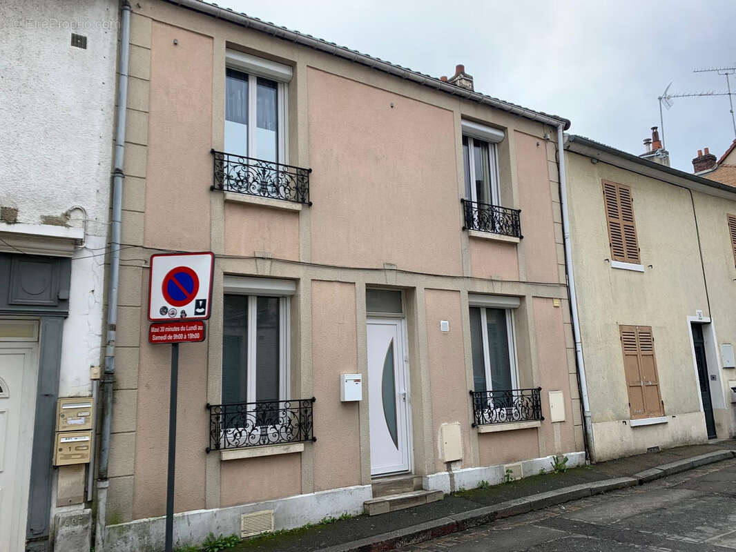 Maison à LES MUREAUX