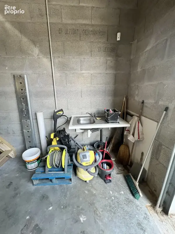 La baule   les lavatères   garage / stockage de 41,70 m2 + mezzanine de 21,88 m2 - photo 3