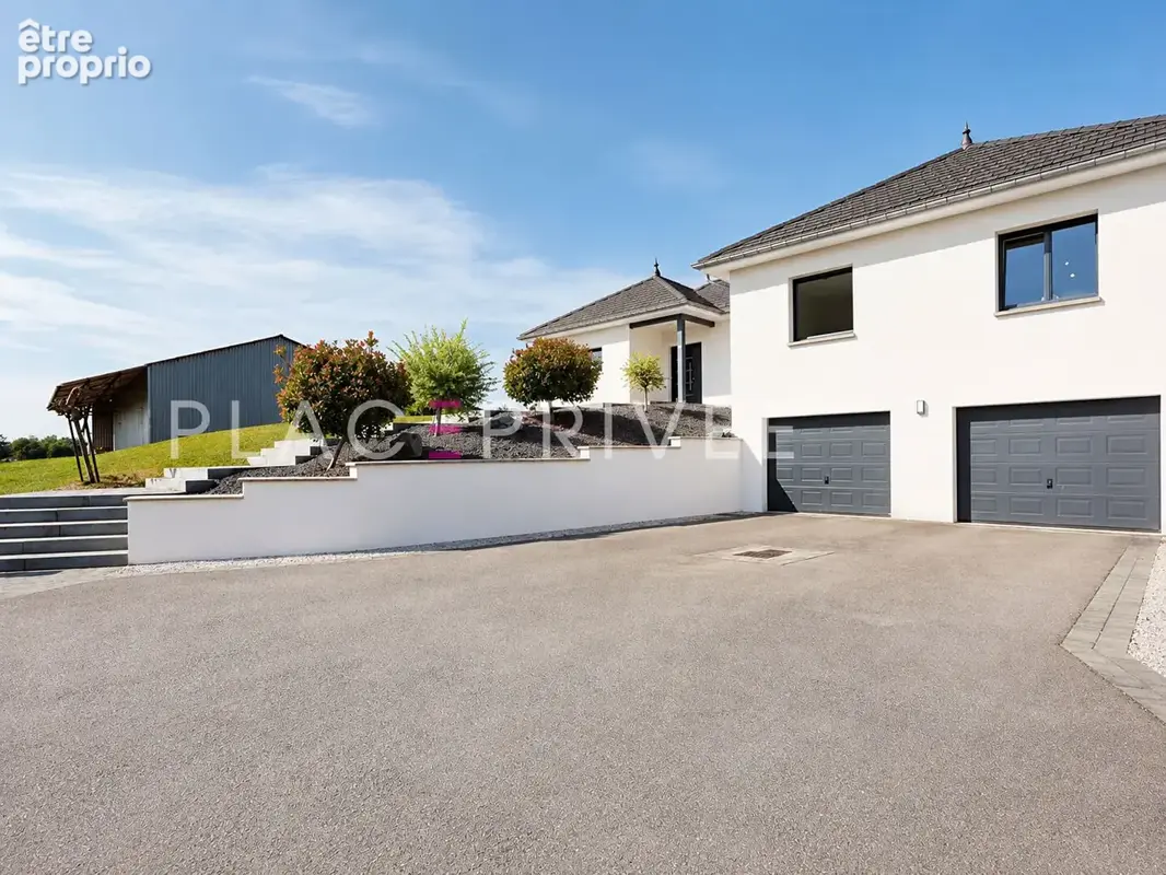 Maison avec piscine et garage double - photo 3