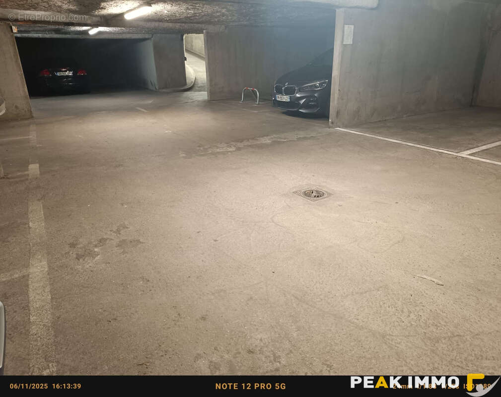 Parking à PARIS-10E