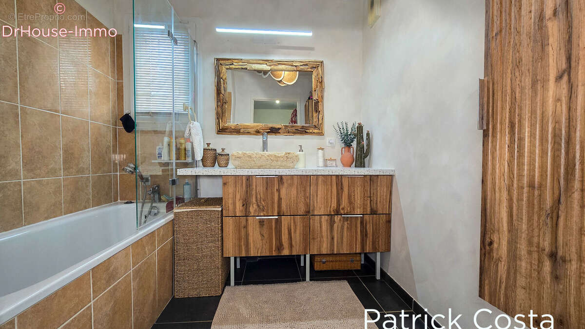 Appartement à SOLLIES-PONT